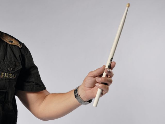 How to twirl a drum stick: step 1