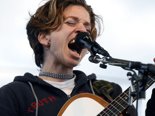 Play acoustic like Ani DiFranco