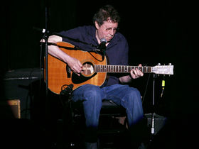 Acoustic guitar lessons: tutorials and gear-buying guides