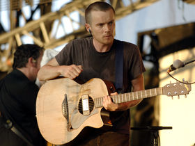 Acoustic guitar lessons: tutorials and gear-buying guides
