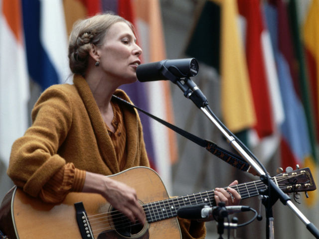 Play acoustic like Joni Mitchell