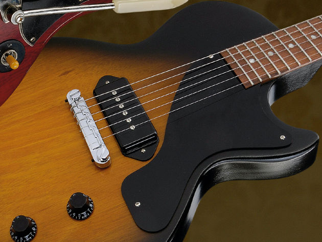 The Junior features a vintage-style 'Lightning Bar' compensated wrapover bridge