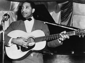 Blues Guitar Lessons: Vintage jump blues