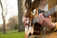 Guide d'achat : les cordes pour votre guitare acoustique