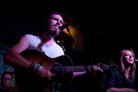 Du folk à l'indie : la scène acoustique sous le feu des projecteurs