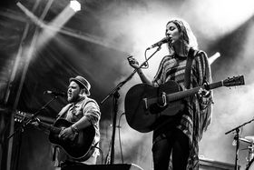 Du folk à l'indie : la scène acoustique sous le feu des projecteurs