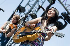 Du folk à l'indie : la scène acoustique sous le feu des projecteurs