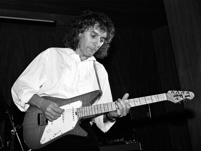 Albert Lee playing live in 1988