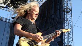Alice In Chains debut new song, Hollow