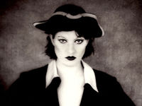 Amanda Palmer tells label 'Drop Me'...in song