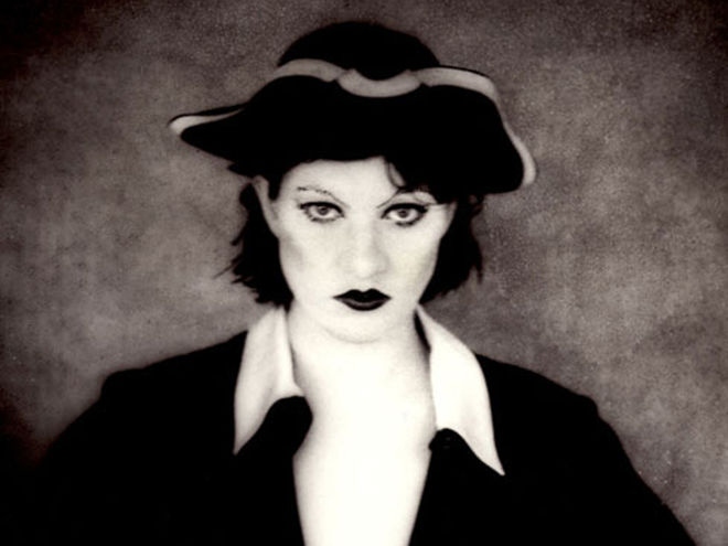 Amanda Palmer tells label 'Drop me'...in song