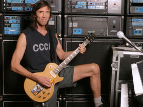 Boston's Tom Scholz goes after fan website