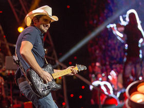 Brad Paisley talks Telecasters, recording, George Harrison and playing the UK