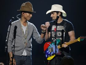 Brad Paisley talks Telecasters, recording, George Harrison and playing the UK
