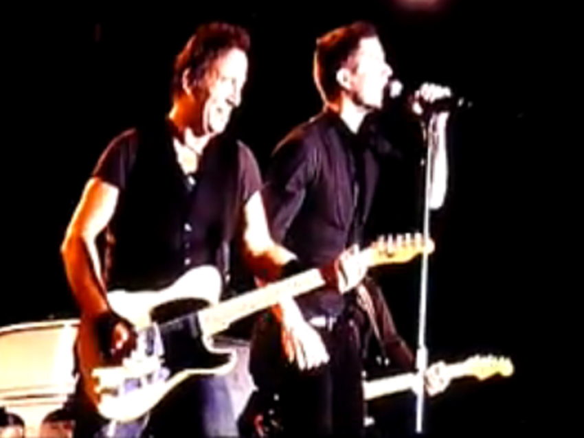 A Boss and a Killer sing Thunder Road