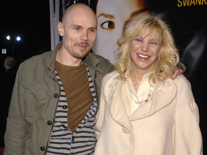 Courtney Love apologizes to Billy Corgan