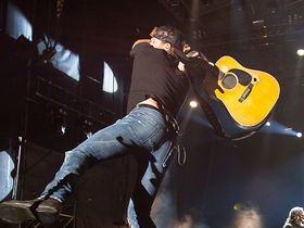 Dierks Bentley talks production, personal songwriting and his new album, Riser