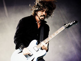How to play the Foo Fighters - Rope main riff