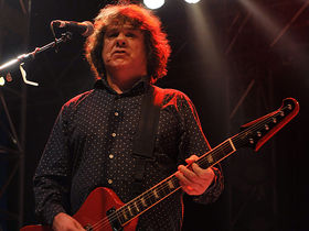 Learn to play Gary Moore's Out In The Fields