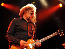 Guitar legend Gary Moore dies at age 58