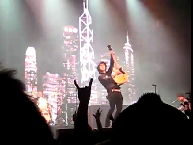 Simon says, "Pose like a rock star!"