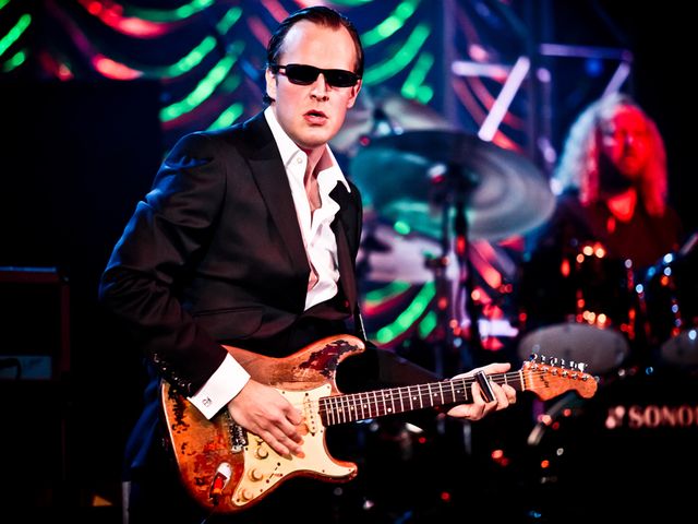 A master's guitar...in the hands of a new master