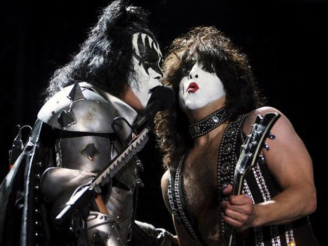 Simmons and Stanley: respect Kiss...or get out!