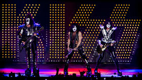 How does KISS star Tommy Thayer shoot rockets out of his guitar?