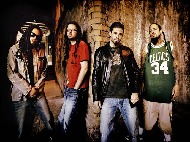 Korn, with Fieldy far right