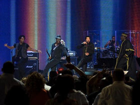 Lionel Richie reunites with Commodores bandmates