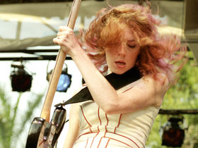 Melissa Auf der Maur calls Hole an "intense" experience
