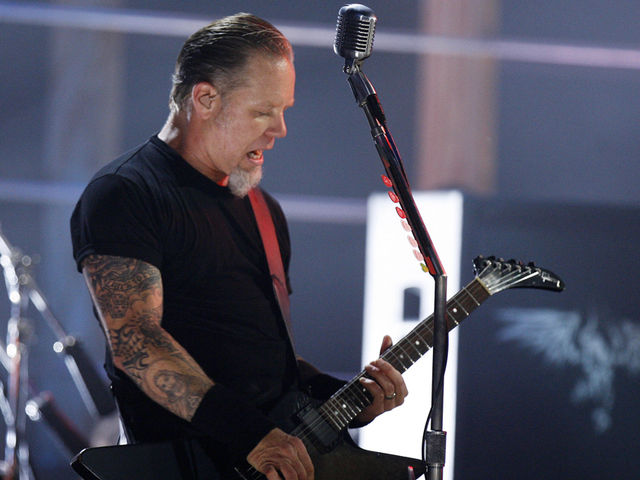 Now it can be said: Hetfield's a 'giver'