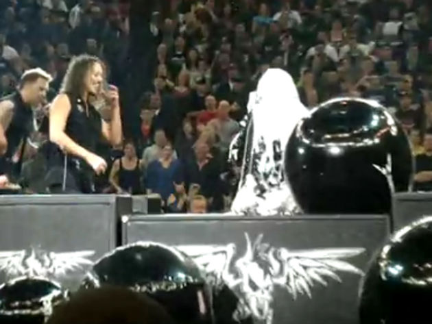A 'Load' of pies for Lars Ulrich