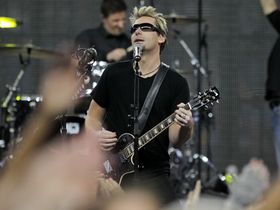 Nickelback play Detroit football halftime show, post respose to angry Lions fans