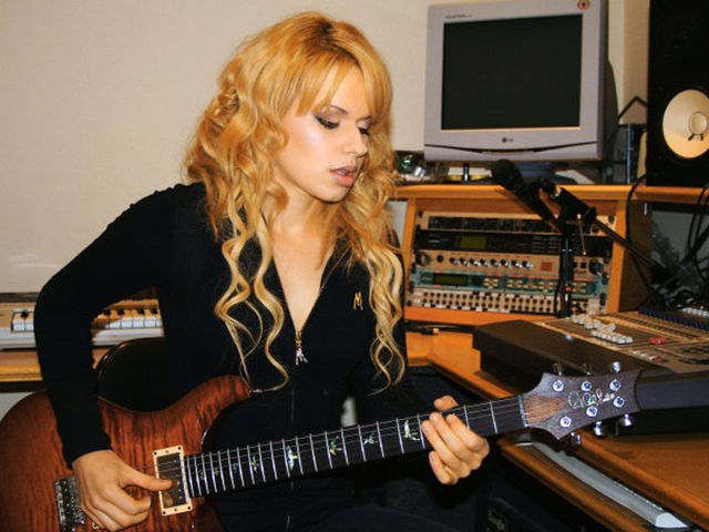 EXCLUSIVE: Michael Jackson's guitarist Orianthi speaks out Orianthi shreds in her home studio