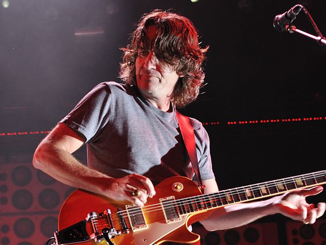 Onstage at Manchester's MEN Arena, Gossard now prefers Les Pauls with Bigsby vibratos for greater expression