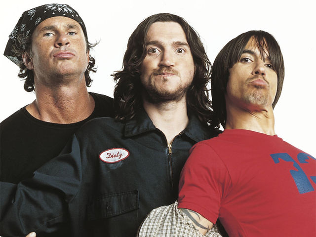 From left to right: Chad Smith, John Frusciante and Anthony Kiedis