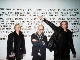 REM's Peter Buck has Rickenbacker stolen