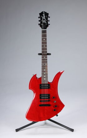 Slash auctions guitars, vehicles, clothing and... dinosaurs?