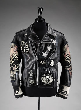 Slash auctions guitars, vehicles, clothing and... dinosaurs?