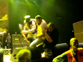 Slash attacked on stage in Italy - but keeps on rockin'!