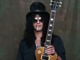 Slash pays tribute to Les Paul