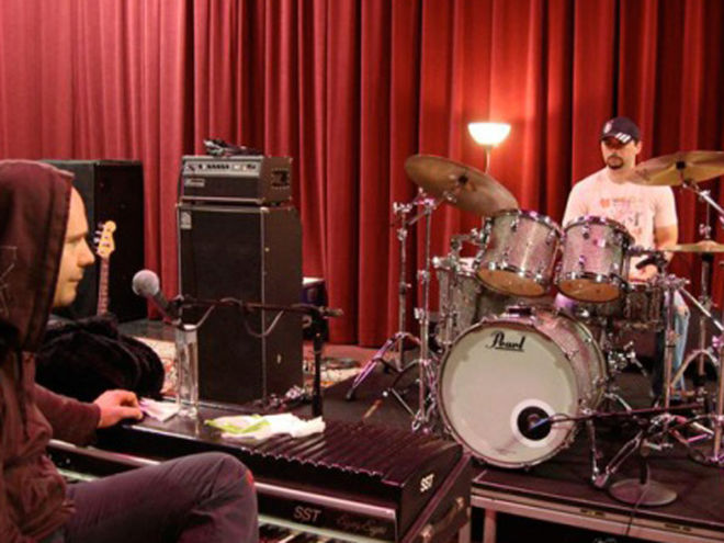 Billy Corgan auditions System Of A Down drummer
