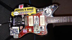 Sonic Youth guitarist Thurston Moore's Jazzmaster stolen in Philadephia