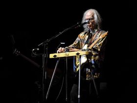 Yes's Steve Howe talks guitars, prog, file-sharing and playing classic albums live