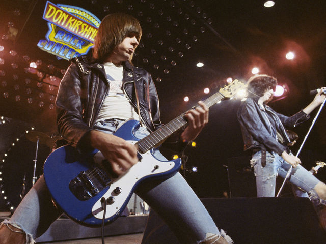 Hey! Ho! Let's Go! Johnny and Joey play Don Kirshner's Rock Concert in '77