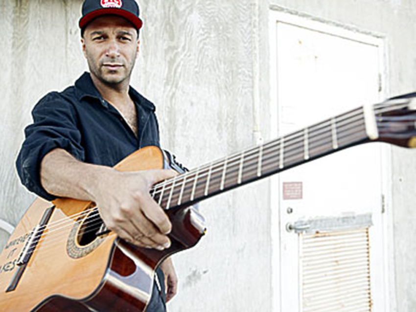 Tom Morello rocks on wood