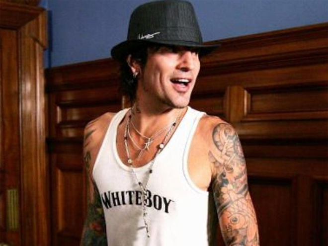 Motley Crue's Tommy Lee opens recording studio
