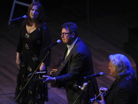 Vince Gill talks guitars, Paul Franklin and their album Bakersfield