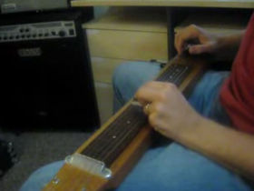Amazing video of the day: homemade lap steel guitar